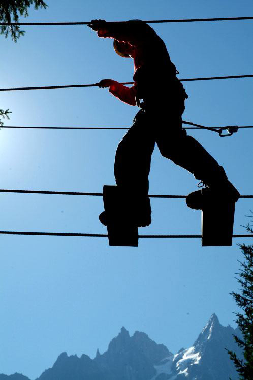 J’ai trouvé la solution pour passer au dessus des montagnes ! Rien de mieux que les ponts de singes !