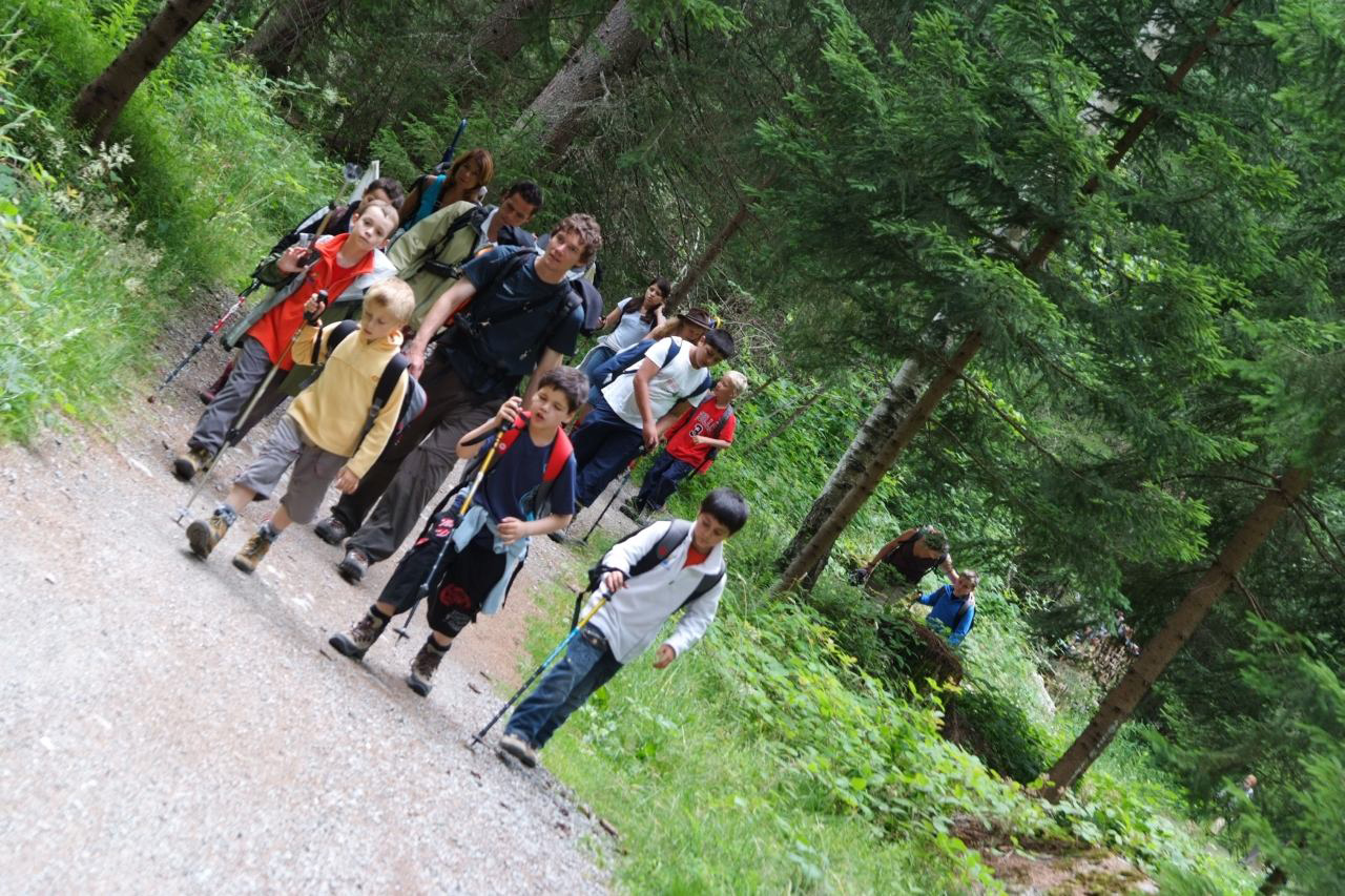 Petite bande qui a la caisse pour super marcher !