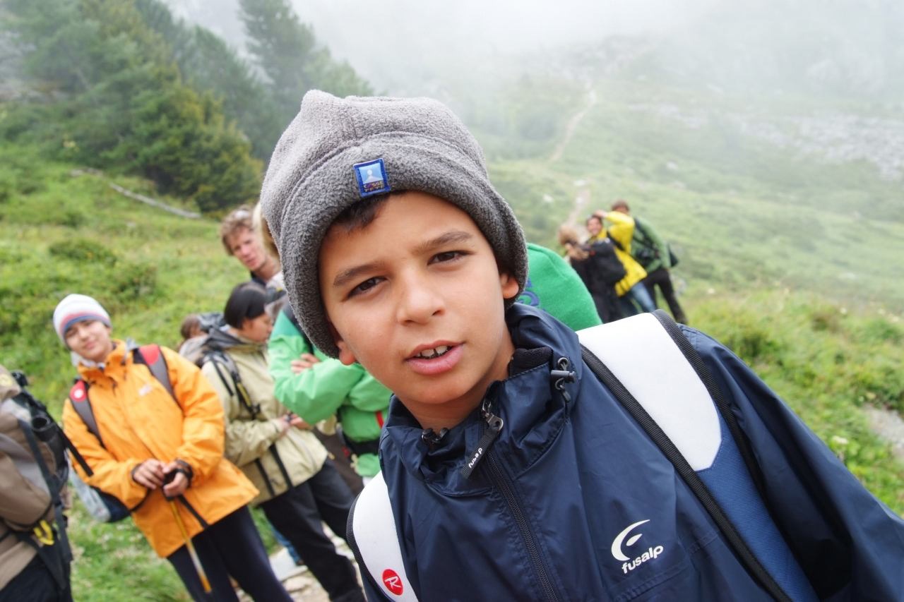 Sans gadin, le sentier où Adelino s’aventura…