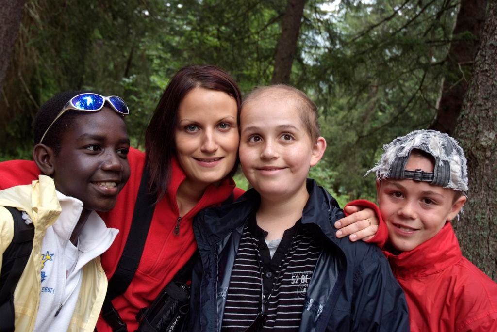 Qu’on se sent bien près de notre super infirmière Jennifer… (Hamidou, Antoine et Théo)