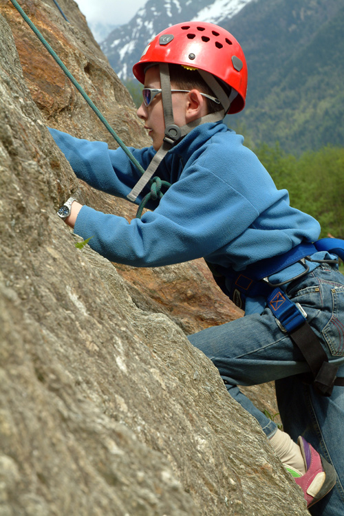 On n’arrête plus Mickaël sur les murs ! A peine redescendu, il grimpe à nouveau !