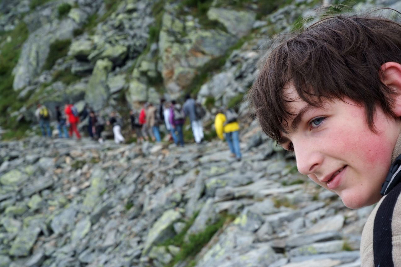 Ne profite pas trop du paysage Fred, les copains sont déjà partis !