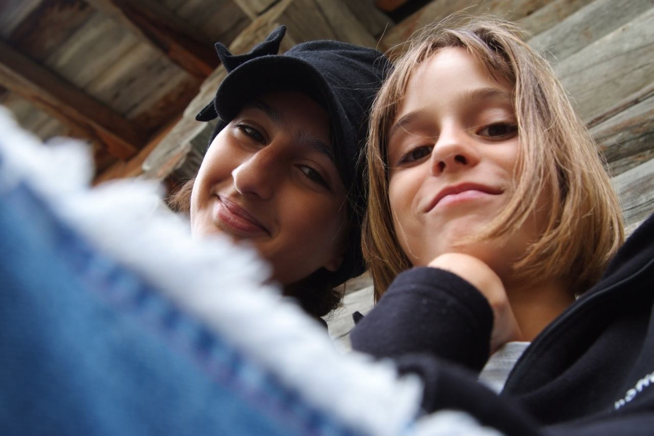 Voisines du dessous ! (Lysia et Agathe)