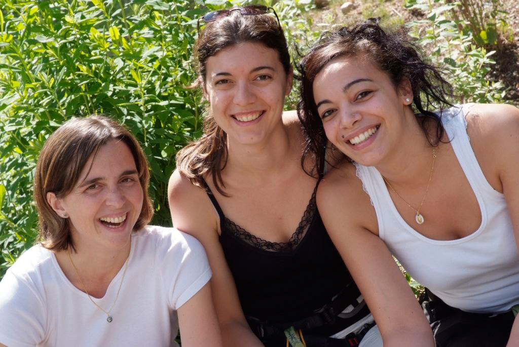 La médecine par le rire ! La joyeuse beauté de l’équipe de la semaine : Magali, Carole et Donia.