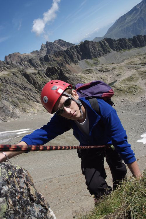 Tout près derrière, voici Thomas qui fait le dernier pas qui lui offre son Everest, BRAVO !
