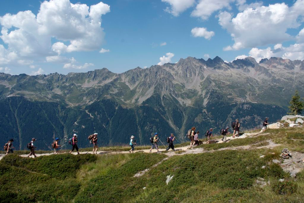 Une chaîne de champions devant une chaîne de montagnes, bel ensemble !