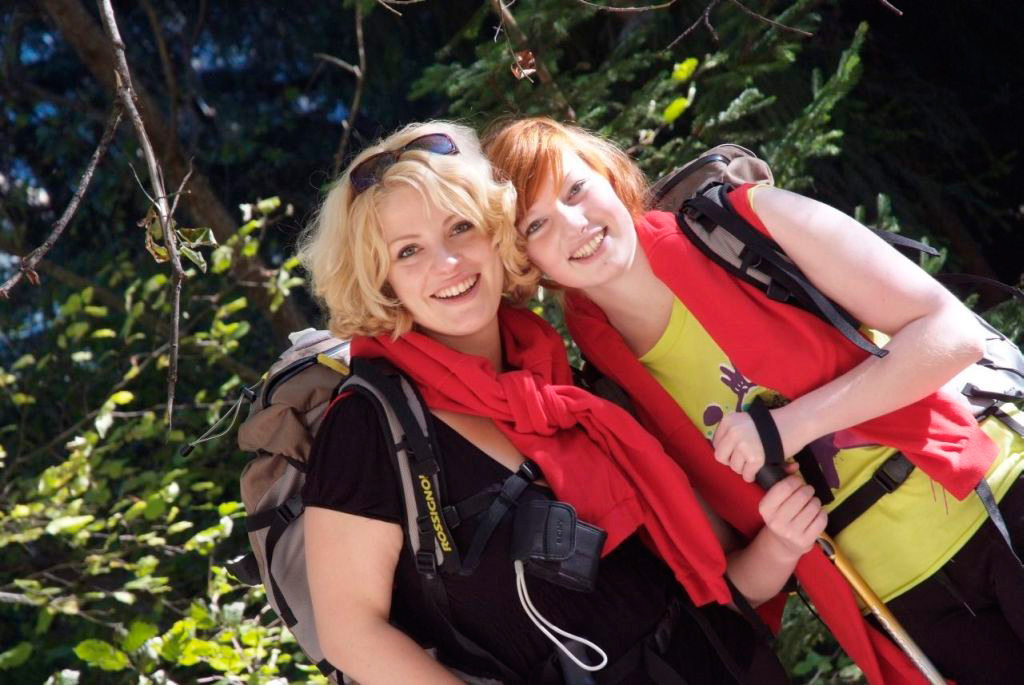 Vous noterez à leur tenue que nous effectuons notre randonnée sous un temps ESTIVAL ! (Laura et Anne-Laure)