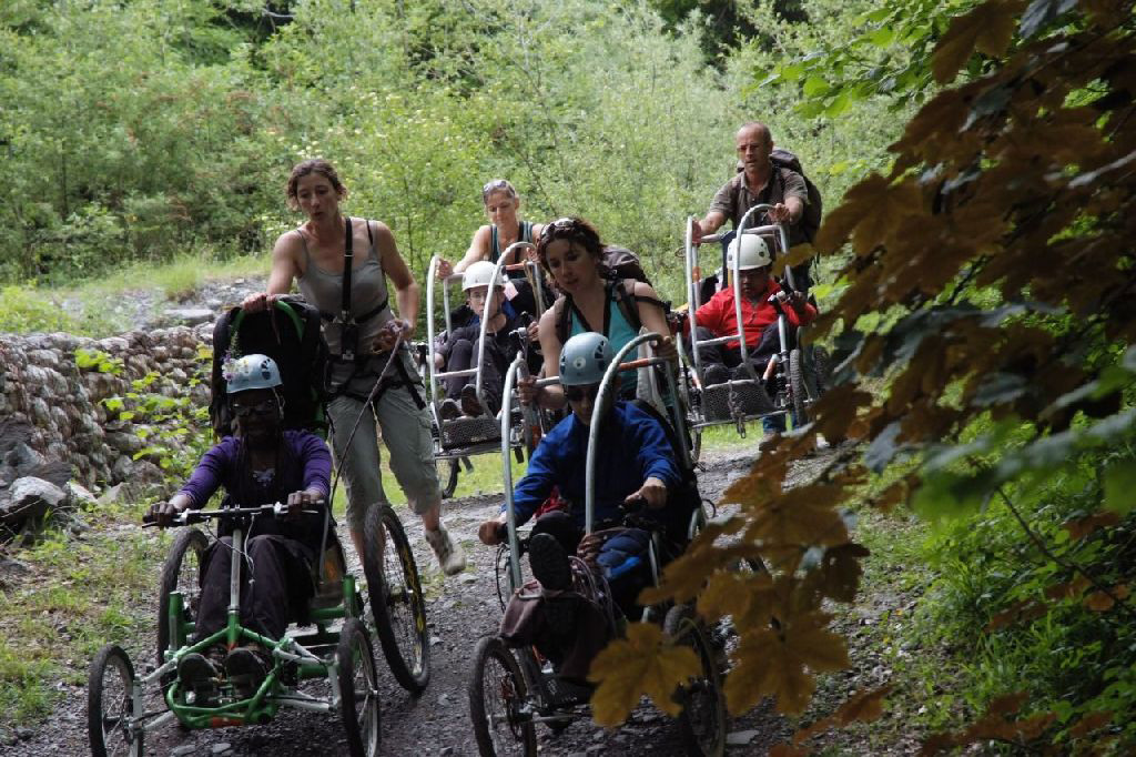 Au coude-à-coude malgré l’étroitesse du sentier chaotique, un quatuor de champions filants !