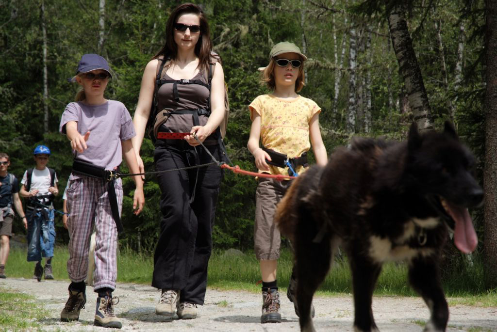 Trois belles demoiselles pour un seul husky, il est gâté celui-là ! (Lysiane, Claire et Iris)