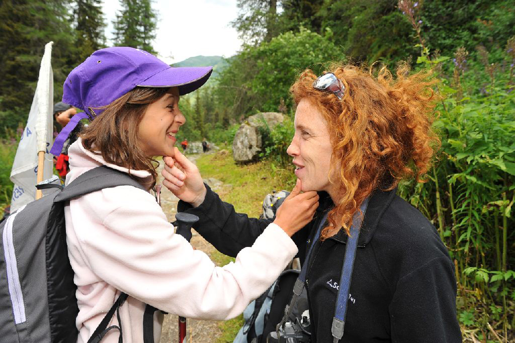 Je te tiens, tu me tiens par la barbichette ! (Léna et Céline)