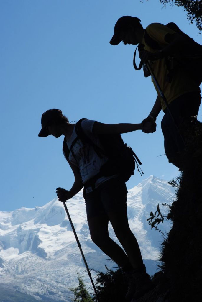 A contre jour devant le Mont-Blanc, Mélanie et Baptiste !