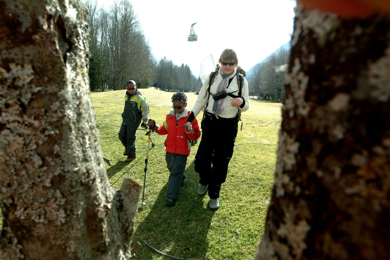 Allé viens Céline je vais t’apprendre les rudiments de la marche en montagne !
