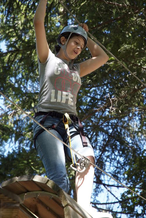 Très à l’aise sur tous les obstacles, Sarah est la reine de l’accro-branche !