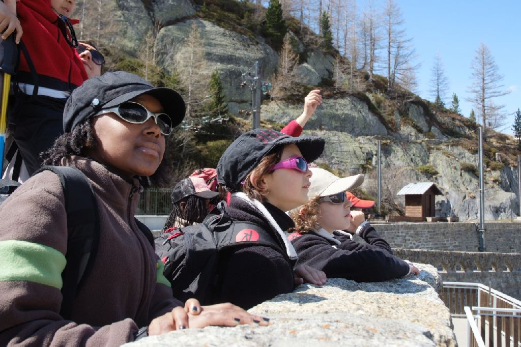 Nous y voilà ! Spectacle étourdissant à couper le souffle ! Nafissa, Léa et Victorien.
