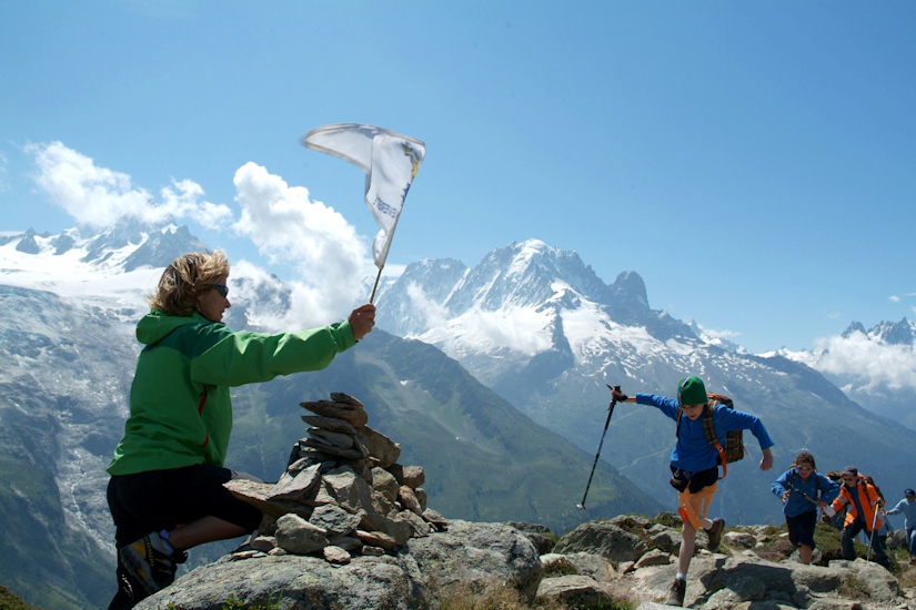 Et voilà le cairn du sommet, et nos champions qui courent pour enfin toucher le fanion !