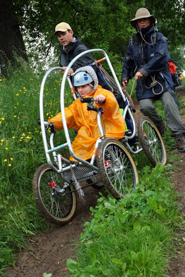 Sandra sait maîtriser la conduite sur terrain glissant, heureusement car c’est le cas aujourd’hui !