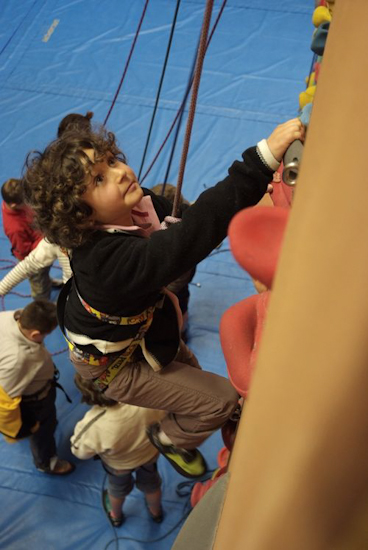 C’est facile l’escalade pour Allyssa, c’est comme monter des marches !