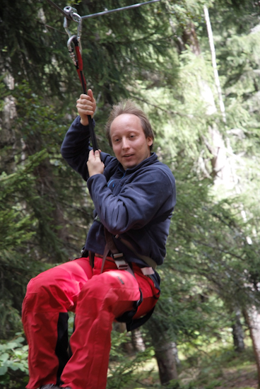 Olivier se prend pour Tarzan !