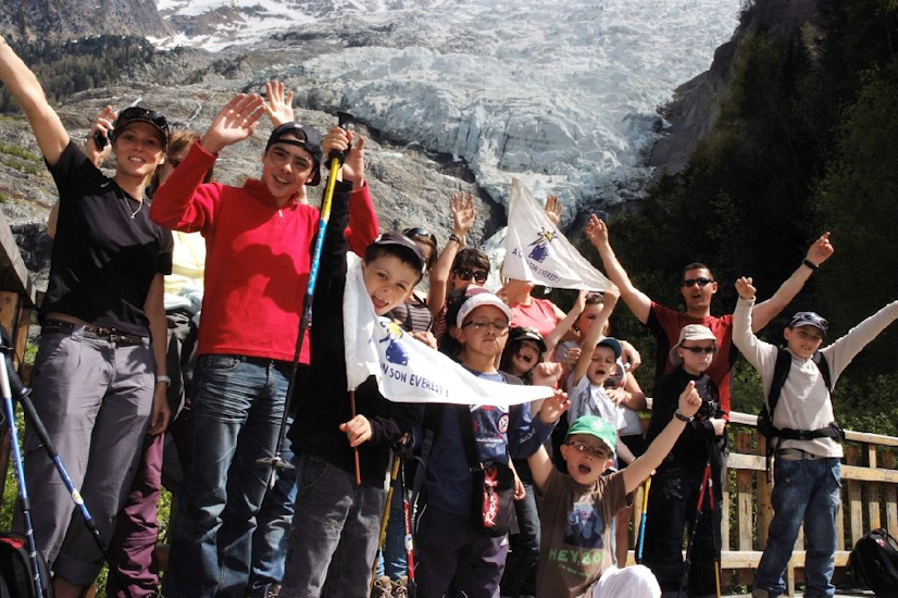 La photo du groupe devant le héros du jour : le Glacier des Bossons !