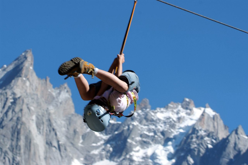 La chose en boule qui dévale la montagne, tel un bolide, c’est Sarah !