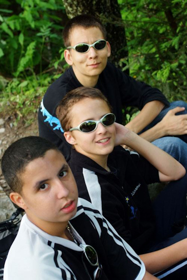 Quel est la différence entre Florian, Maxime et Kamel ? Kamel ne sait pas mettre ses lunettes !