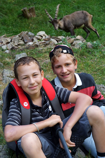 Vous voyez les gars, au bout d’un moment, on finit par les trouver nos amies les bêtes ! (Jérôme et Mathieu).