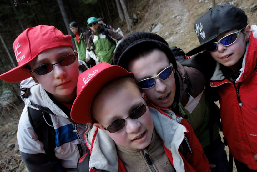 Fin de balade les amis, on va pouvoir rentrer au chalet ! (Pauline, Valentin, Rémi et Antoine)