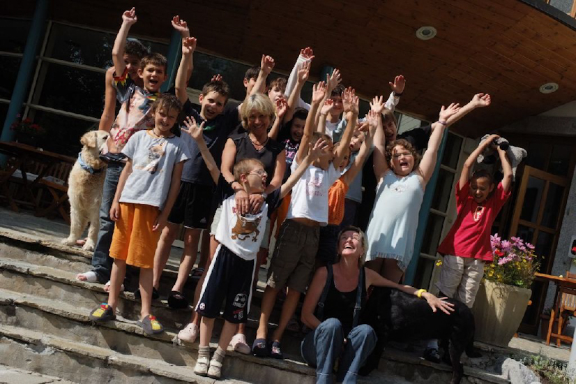 De retour au chalet, petite photo de groupe avec nos deux copines : Guislaine et Dominique