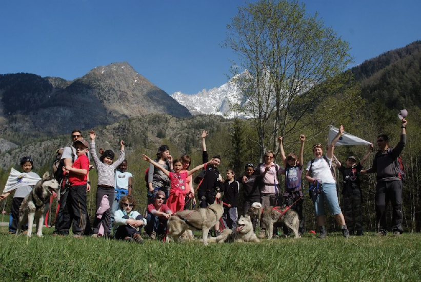 Petite photo de groupe avec les Drus en arrière-plan.