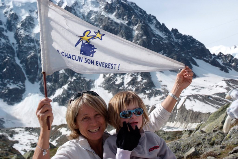 Pauline et Christine savourent leur victoire, le drapeau peut flotter dans le ciel !