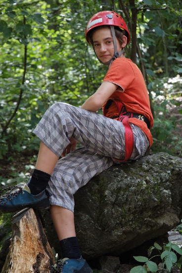 En solo, sur son rocher perso, à l’ombre du sous bois, Guillaume !