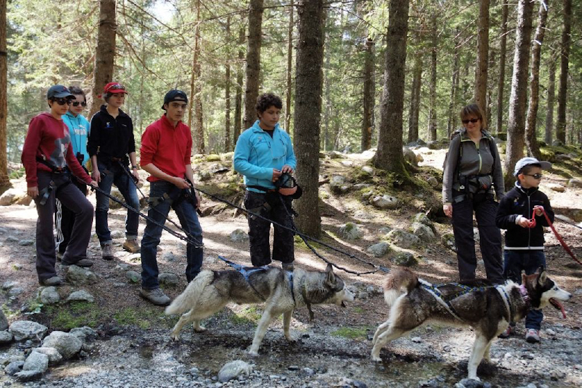 Petite pause en bord de torrent pour toute l’équipe !