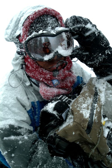Qu’est-ce qui m’a pris de vouloir faire cette bataille de boules de neige, je comprends pas !