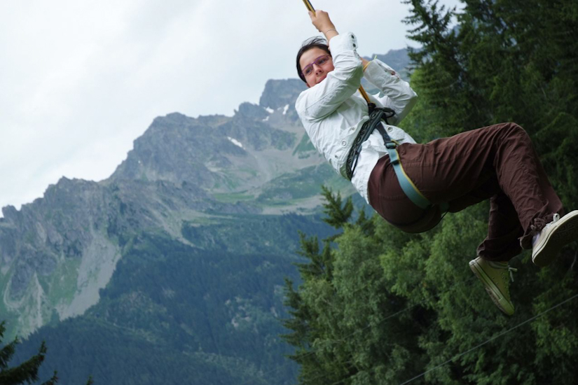 Regarde derrière toi Lydwine, il y a une belle vue sur les montagnes !