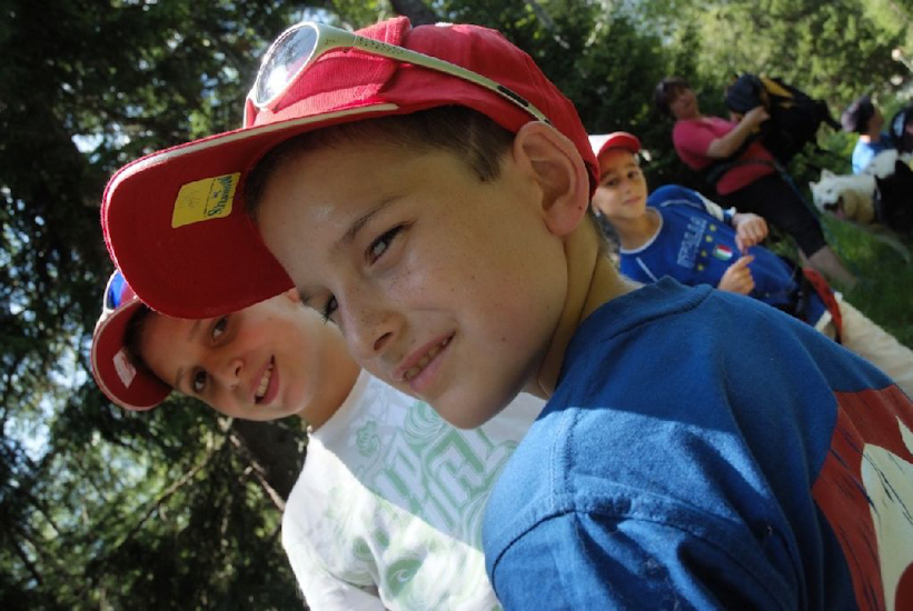 Les trois « beaux gosses » passés maîtres des longes et des harnais : Corentin, Axel et Lucas