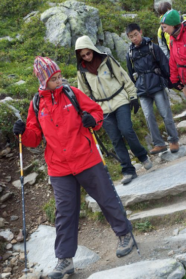 On redescend vers le chalet maintenant, et Ilias est notre guide !