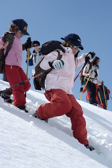 Alison en pleine manœuvre de freinage en descente : PARFAIT !
