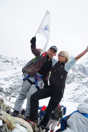 C’est au tour de Nico d’atteindre enfin son objectif ! Il fête ce moment en compagnie de Christine !
