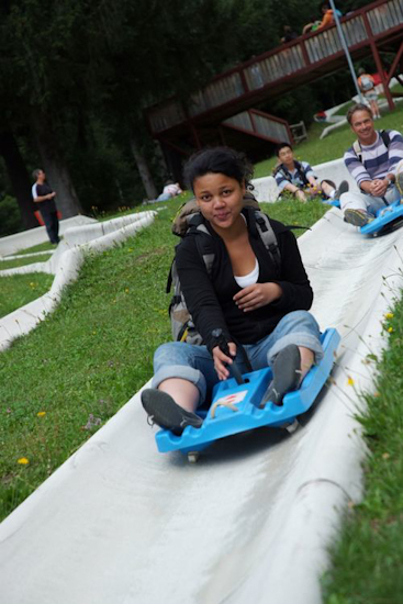 Et comment on rentre Olivia ? En luge bien sûr !