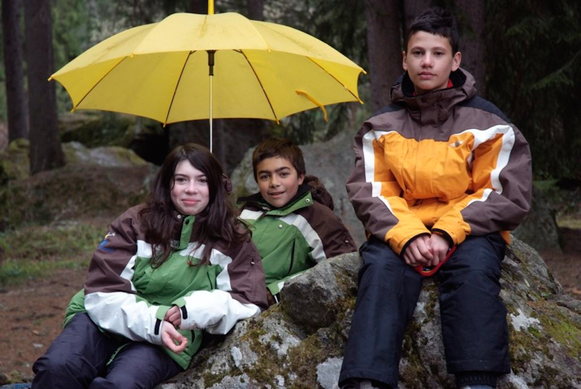 La pluie ne nous pose pas de problème ! Juste un petit noyau qui n’s’abrite qu’au sec… (Mylène, Max et Christopher)