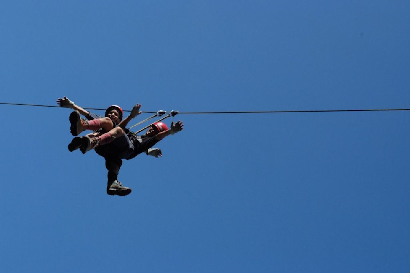 Bien haut dans les airs, Axel et Ian