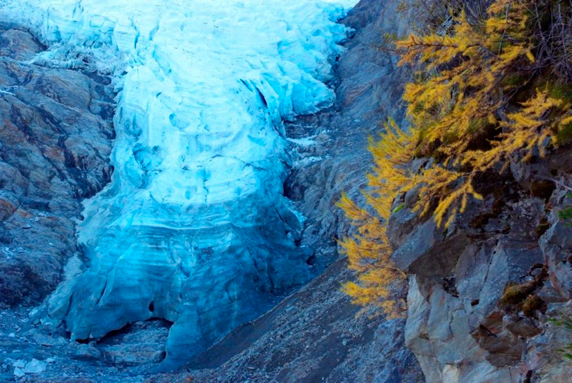 Et voilà le géant de glace qui tire sa langue jusqu’à nos pieds ! On en reste tous scotchés !