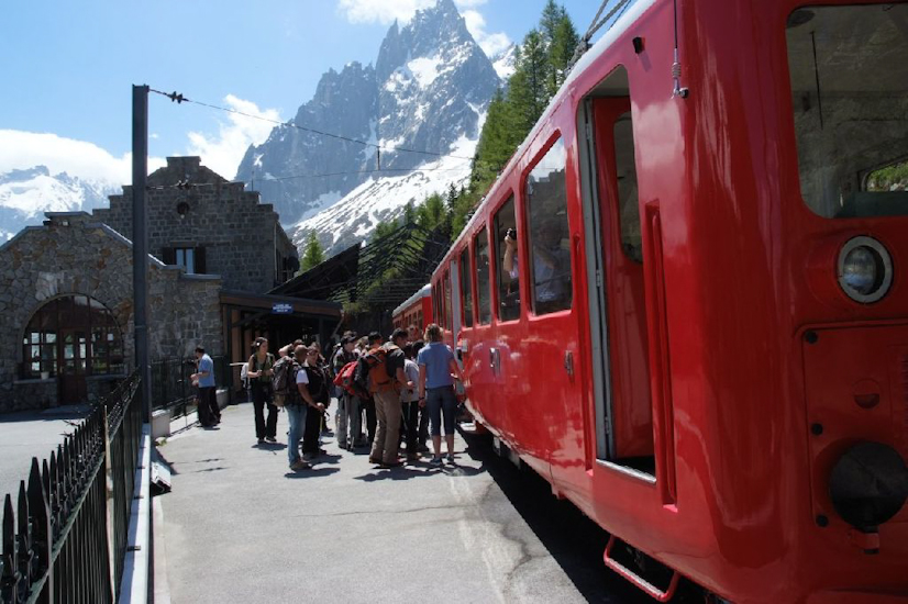 Et voilà ! Retour en petit train mythique de Chamonix ! Ce soir, une belle fête se prépare en notre honneur !!!