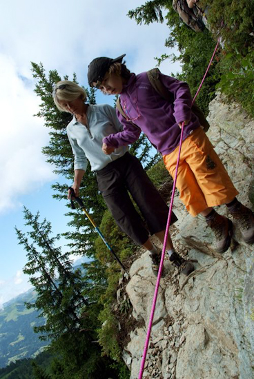 Maya donne la main à Christine, c’est la victoire de toute une équipe aujourd’hui !