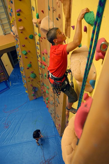 On n’arrête plus Adrien, il en profite tant qu’il peut de l’escalade !