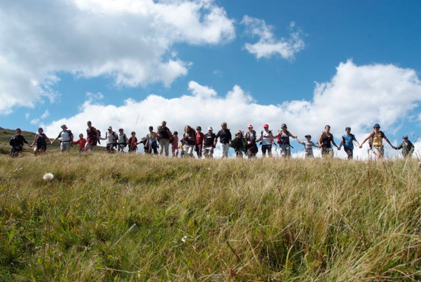 Et pour finir, tous main dans la main pour attaquer la descente ! Encore BRAVO à tous !