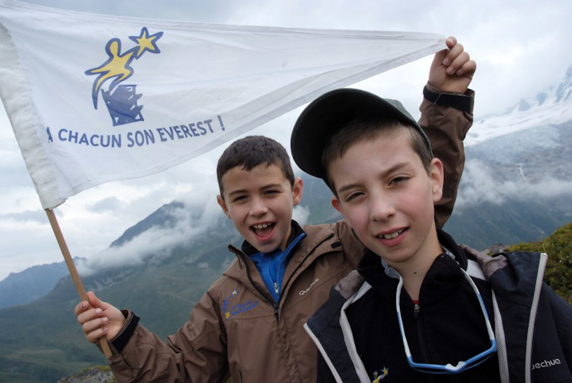 Le drapeau de l’Everest peut flotter !