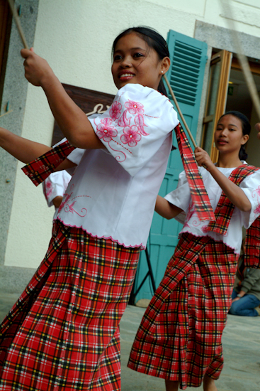 Et ce sont nos petites amies des Philippines qui assurent le spectacle une fois à la maison !