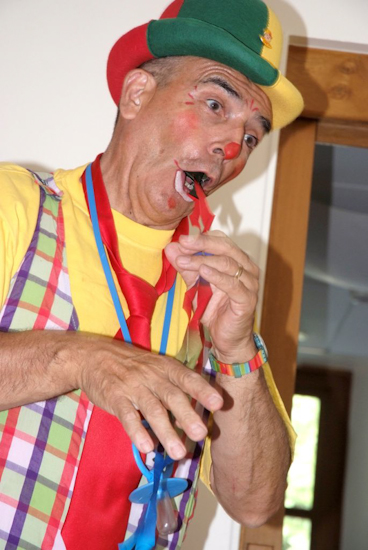 On finit la journée avec Kinou le Clown qui vient gentiment nous faire rire.