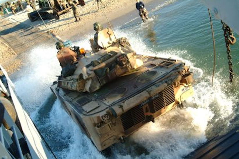 Arrivés à destination, le bal des véhicules amphibies peut commencer.